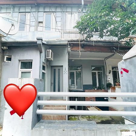Nutsa'S Apartment In Old Тбилиси Экстерьер фото